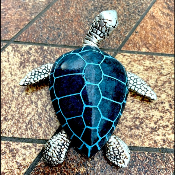 fredawallace Other - Blue & Silver Sea Turtle Resin Metallic Home Decoration